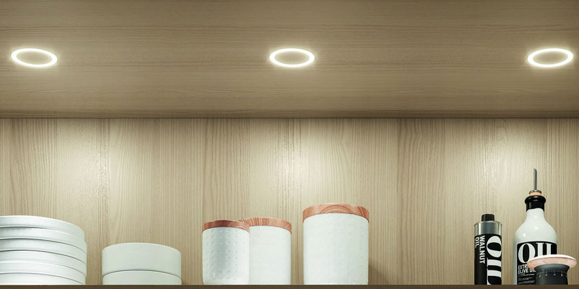 <p>Die moderne LED-Möbelleuchte CircleLite 78 von HALEMEIER ist eine runde Leuchte mit geringer Einbautiefe. Die Lichtfarbe kann stufenlos eingestellt werden. Außerdem bietet sie die Option für den Einbau von Spots oder Schaltern in der Spotmitte.</p>